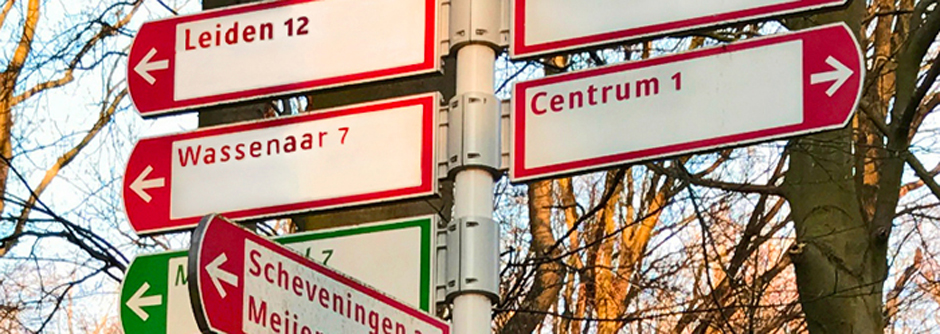 city directional sign showing Leiden Wassenaar Centrum