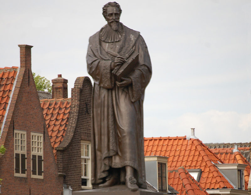 Hugo Grotius statue Markt Delft