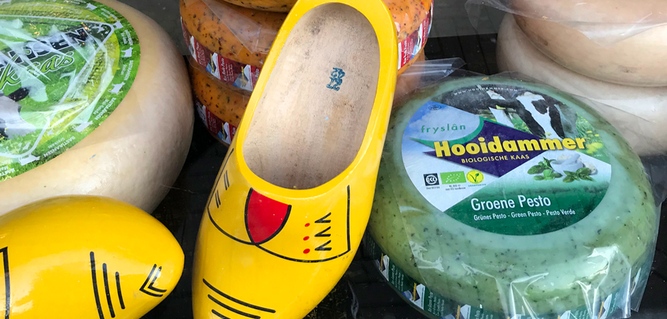 Dutch-cheese-rounds-wooden-clogs-in-Netherlands